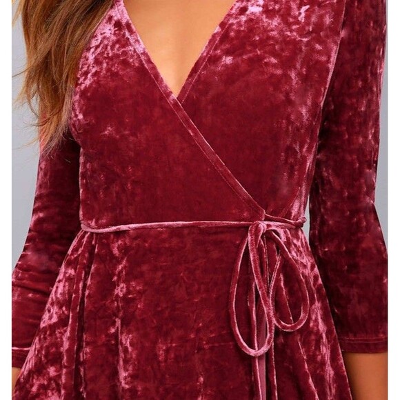 Lulus Wine Red Crushed Velvet Wrap Dress 3/4 Sleeve Side Tie Size M - Picture 6 of 14